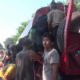 Warga Serbu Solar Tumpah Setelah Kecelakaan Truk Tangki di Lumajang