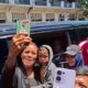 Jokowi Terus Bagikan Sembako untuk Warga Tak Mampu di Solo