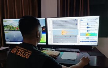 Kemunculan Sinar Api di Gunung Lokon Tanda Aktivitas Magma Tinggi