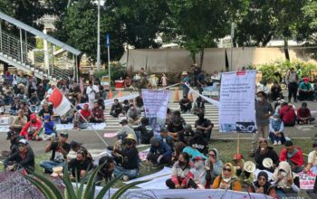 Ratusan Warga Pati Gelar Selawatan di Depan KPK Tuntut Penjelasan Kasus Bupati Sudewo