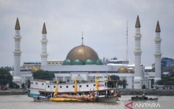 Ritual Mengulur Naga Meriah di Puncak Erau Adat Kutai 2025