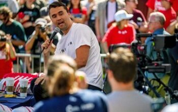 Activis Sayap Kanan Charlie Kirk Tewas Ditembak saat Diskusi di Utah Valley University