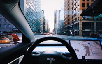Tesla Luncurkan Uji Coba Robotaxi Semi-Otonom di Arizona