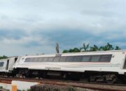 Kereta Api Purwojaya Anjlok di Bekasi, Petugas Lakukan Penanganan